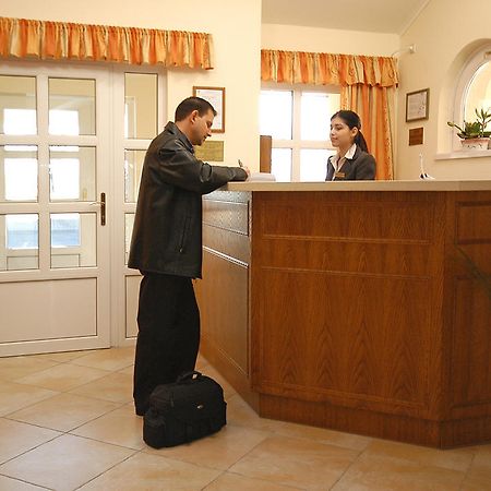 Hotel Bavaria Abda Экстерьер фото