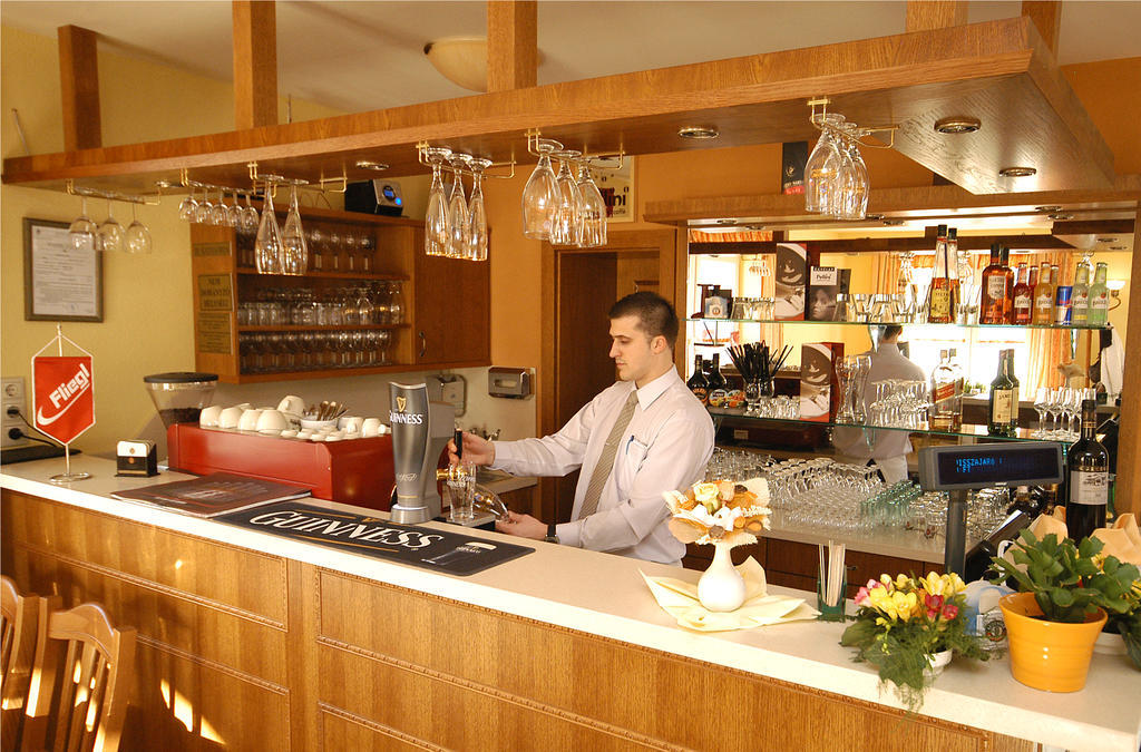 Hotel Bavaria Abda Экстерьер фото