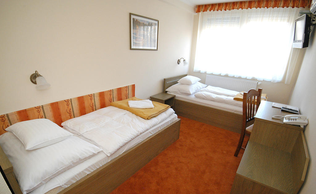 Hotel Bavaria Abda Номер фото