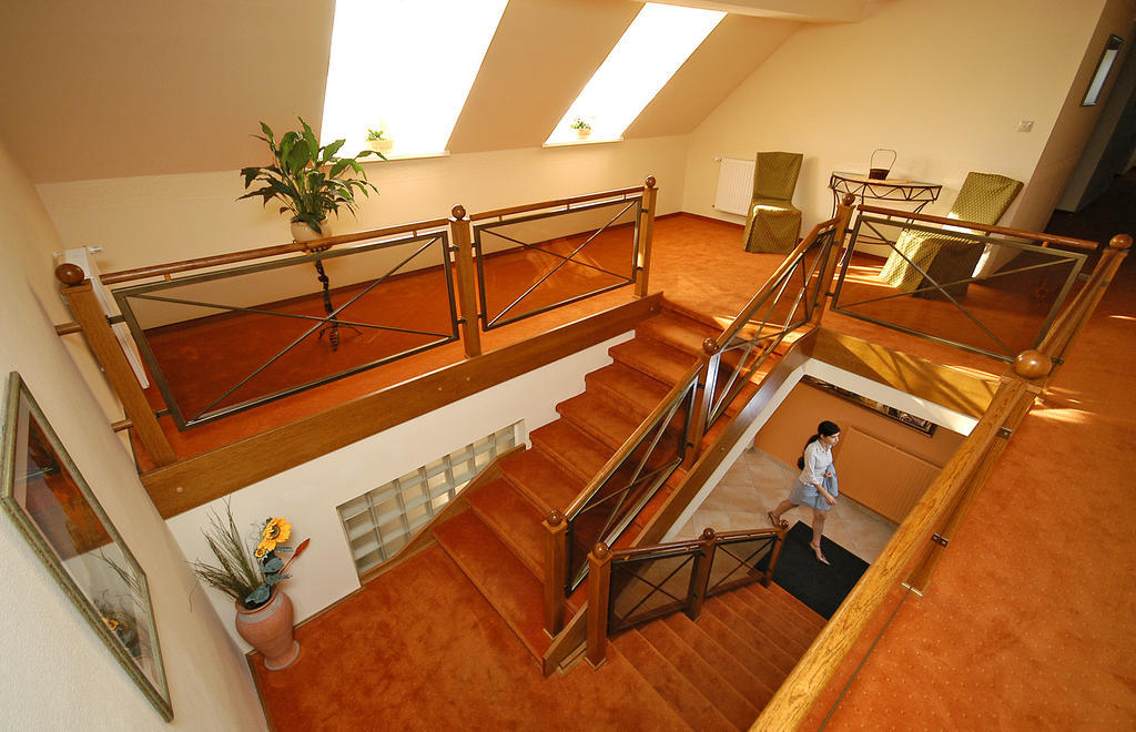 Hotel Bavaria Abda Экстерьер фото